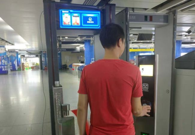 廣州地鐵試用安檢新技術(shù)，過(guò)安檢刷臉！